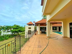 House for rent East Pattaya showing the poolside terrace with garden view 