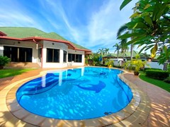 House for rent East Pattaya showing the private pool  