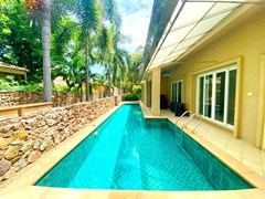 House for rent East Pattaya showing the private pool and terrace 