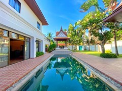 House for rent East Pattaya showing the private pool and sala