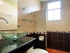 House for rent East Pattaya showing the second bathroom 