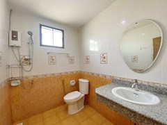 House for rent East Pattaya showing the second bathroom 