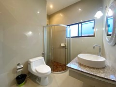 House for rent East Pattaya showing the second bathroom