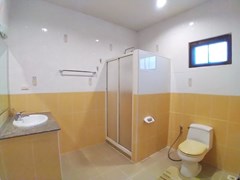 House for rent East Pattaya showing the second bathroom 