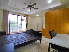 House for rent East Pattaya showing the second bedroom and wardrobes 