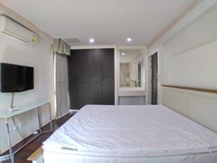 House for rent East Pattaya showing the second bedroom with built-in wardrobes 