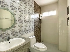 House for rent East Pattaya showing the third bathroom