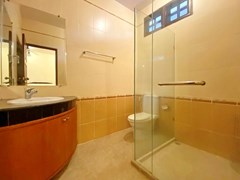 House for rent East Pattaya showing the third bathroom 