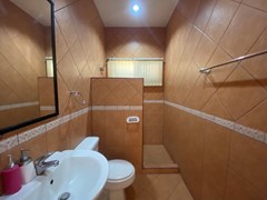 House for rent East Pattaya showing the third bathroom  