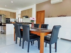 House for rent Huay Yai Pattaya showing the dining and kitchen areas  