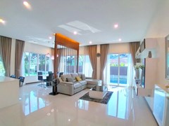 House for rent Huay Yai Pattaya showing the living and dining areas 