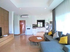 House for rent Huay Yai Pattaya showing the living area and second bathroom