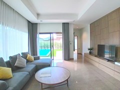 House for rent Huay Yai Pattaya showing the living room pool view 