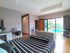 House for rent Huay Yai Pattaya showing the master bedroom suite 