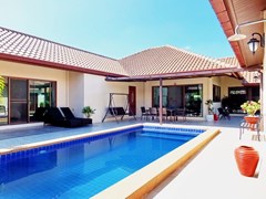 House for rent Huay Yai Pattaya showing the pool and house 