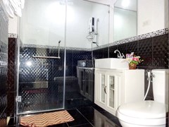 House for rent Jomtien Pattaya showing a bathroom