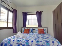 House for rent Jomtien Pattaya showing the third bedroom and wardrobe 