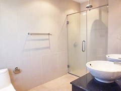 House for rent Jomtien at Jomtien Park Villas showing the master bathroom 