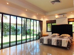 House for rent Jomtien at Jomtien Park Villas showing the master bedroom 