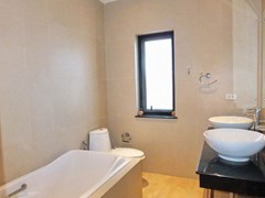 House for rent Jomtien at Jomtien Park Villas showing the second bathroom 