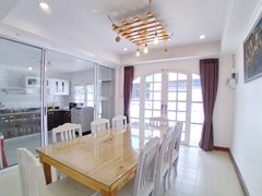 House for rent Jomtien Pattaya showing the dining, kitchen and utility area 