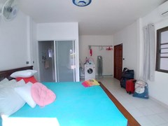 House for rent Jomtien showing the guest bedroom suite 