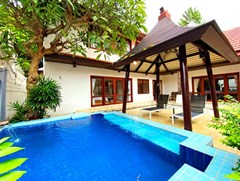 House for rent Jomtien showing the house and pool 