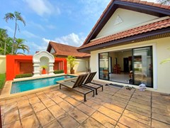 House for rent Jomtien showing the house, terrace and pool 