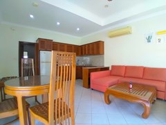 House for rent Jomtien showing the living, dining and kitchen areas 
