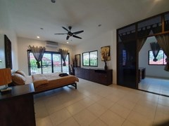 House for rent Jomtien showing the master bedroom and office 