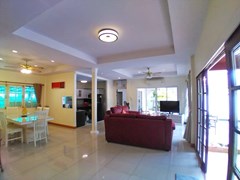 House for rent Jomtien showing the open plan concept 
