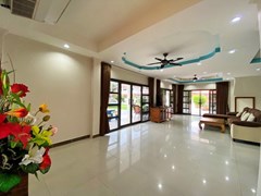 House for rent Jomtien showing the open plan living area 