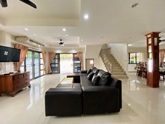 House for rent Jomtien showing the open plan living area 