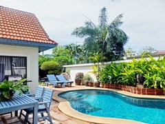 House for rent Jomtien showing the pool terraces
