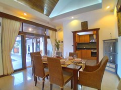 House for rent Mabprachan Pattaya showing the dining and kitchen areas 