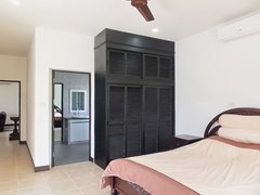 House for rent Mabprachan Pattaya showing the fourth bedroom suite 