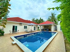 House for rent Mabprachan Pattaya showing the house and pool