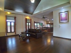 House for rent Mabprachan Pattaya showing the living, dining and kitchen areas 