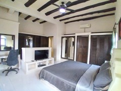 House for rent Mabprachan Pattaya showing the master bedroom suite 