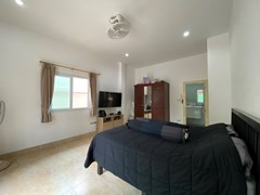 House for rent Mabprachan Pattaya showing the master bedroom suite 