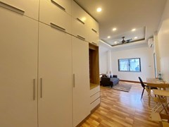House for rent Mabprachan Pattaya showing the master bedroom with wardrobes 