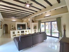 House for rent Mabprachan Pattaya showing the open plan living area 