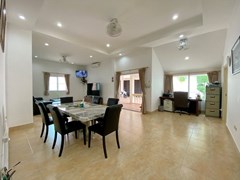 House for rent Mabprachan Pattaya showing the open plan living area 