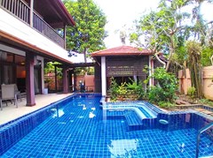 House for rent Mabprachan Pattaya showing the pool and carport 