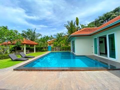 House for rent Mabprachan Pattaya showing the pol and poolside shower 