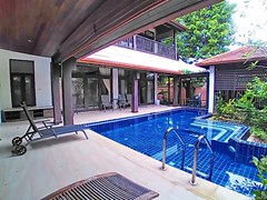 House for rent Mabprachan Pattaya showing the poolside terrace 