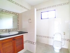 House for rent Mabprachan Pattaya showing the second bathroom 