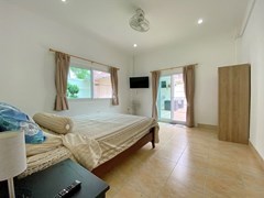 House for rent Mabprachan Pattaya showing the third bedroom with pool view 