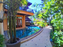 House for rent Na Jomtien showing the pool, sala and garden 