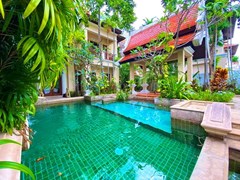 House for rent Na Jomtien showing the pool and sala